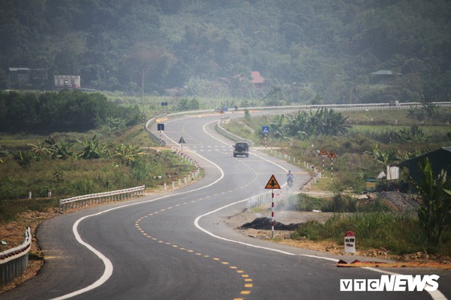Ảnh: Tuyến đường BOT nghìn tỷ đồng cắt núi nối Hà Nội - Hòa Bình trước ngày thông xe  - Ảnh 8.