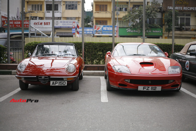 Soi chi tiết bộ đôi siêu xe Ferrari hàng hiếm cùng dàn xe cổ độc đáo tại Hà Nội - Ảnh 2.