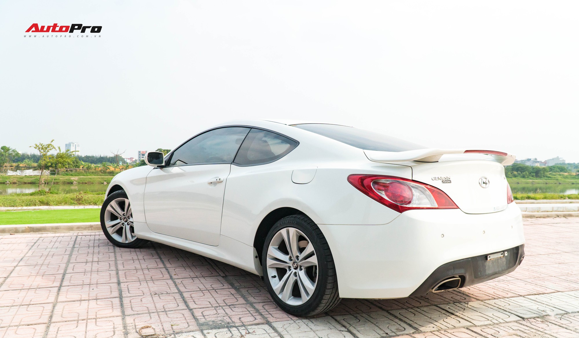 Trải nghiệm nhanh Hyundai Genesis 2011 - Xe thể thao bình dân có giá ...