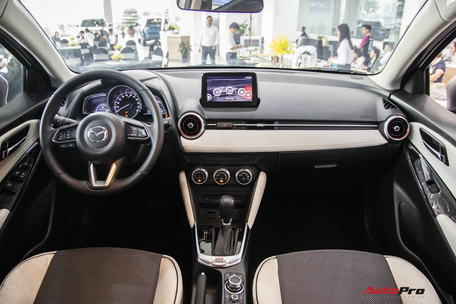 Giá xe Mazda 2 Cần Thơ - Giá xe lăn bánh và khuyến mãi