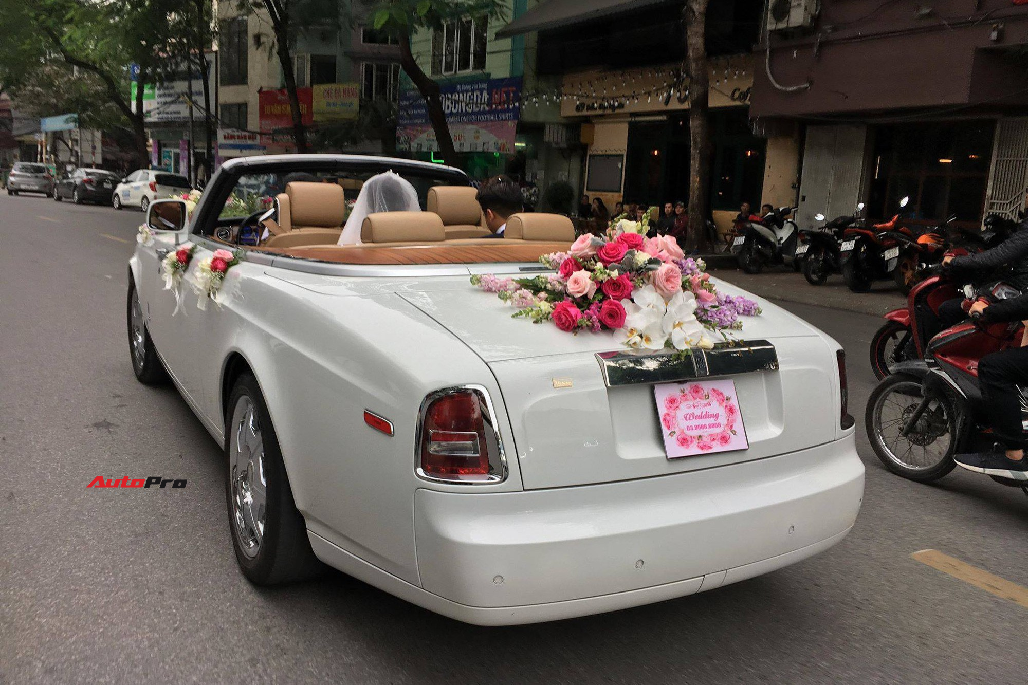 Rolls Royce Phantom Hire  Rolls Wedding Car Hire  Phantom HireTaxi  Company Reading  Airport Transfers Reading