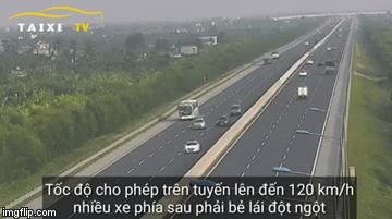  Hình ảnh chiếc xe ô tô gây bức xúc nhất trên cao tốc Hà Nội - Hải Phòng chiều qua - Ảnh 2.
