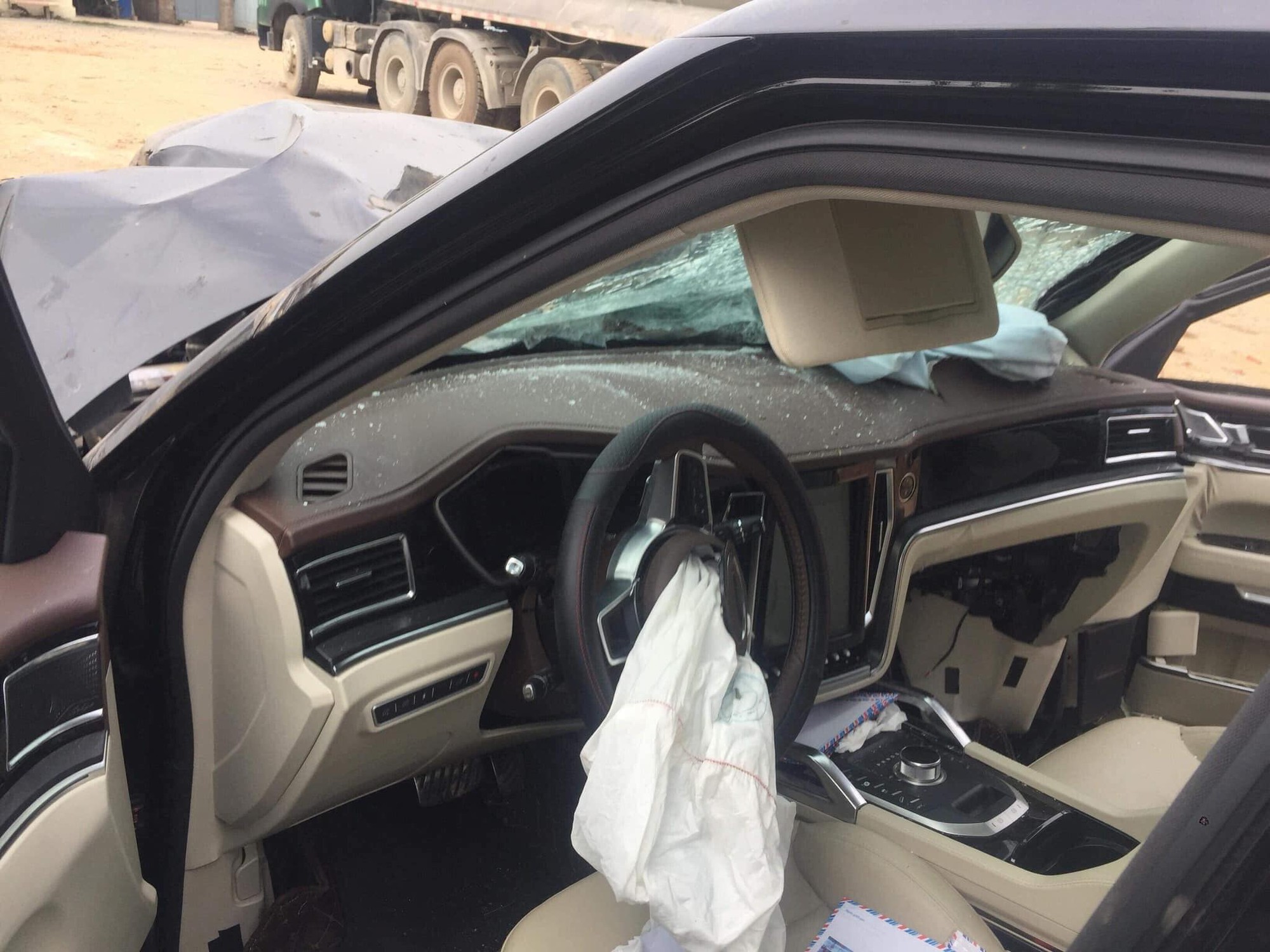 Hình ảnh rùng mình về xác chiếc Zotye Z8 tai nạn ở Việt Nam lại khiến nhiều người đặt niềm tin vào mẫu xe Trung Quốc này - Ảnh 3.