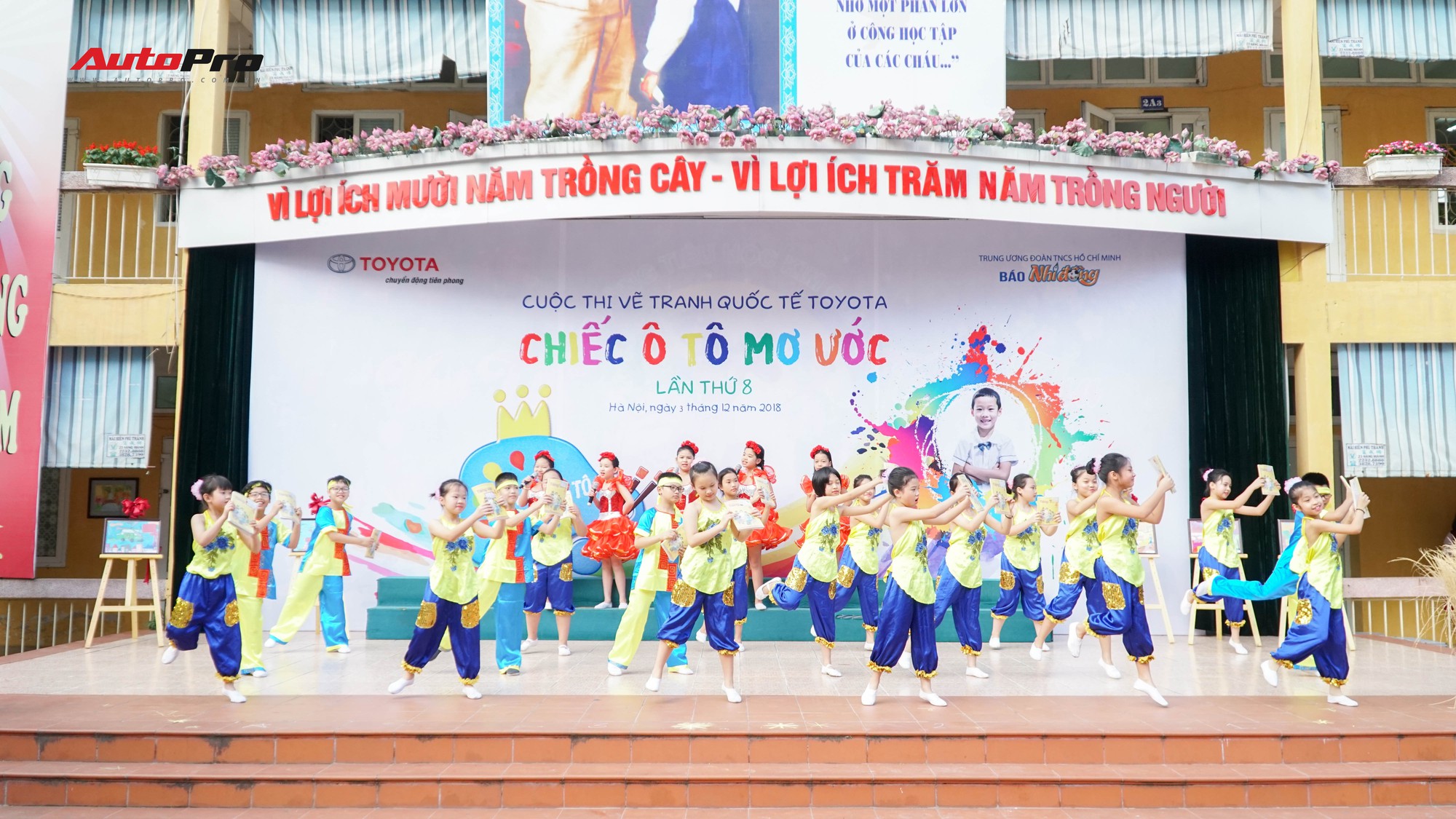 Trẻ em Việt: Hãy cùng khám phá thế giới của các em nhỏ Việt Nam, từ những cuộc vui chơi tới những hoạt động học tập đầy bổ ích. Bức ảnh sẽ giúp bạn hiểu hơn về tình cảm, sự thông minh và sự tinh tế của trẻ em Việt.