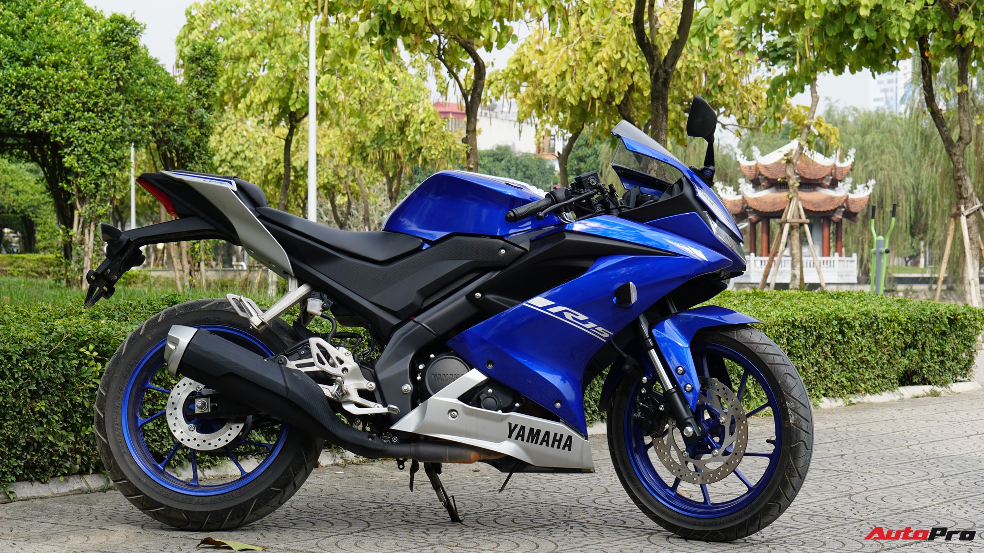 Đánh giá Yamaha R15 sau một tuần sử dụng: Sportbike đáng mua