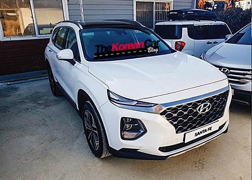 Hyundai Santa Fe 2019 tiếp tục lộ ảnh thực tế - Ảnh 1.