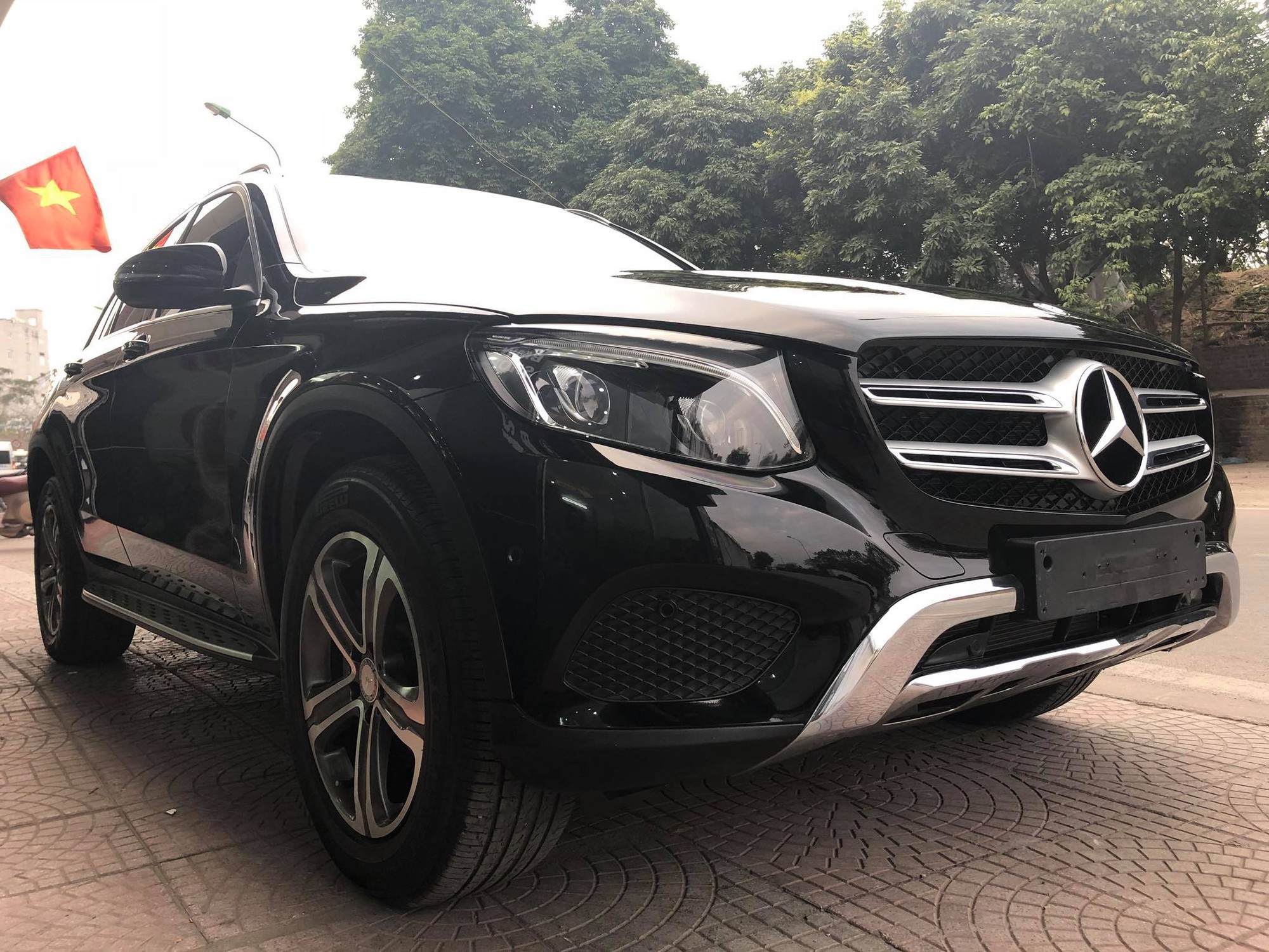 Mercedes-Benz GLC 250 lăn bánh  rao bán lại giá hơn 1,7 tỷ đồng