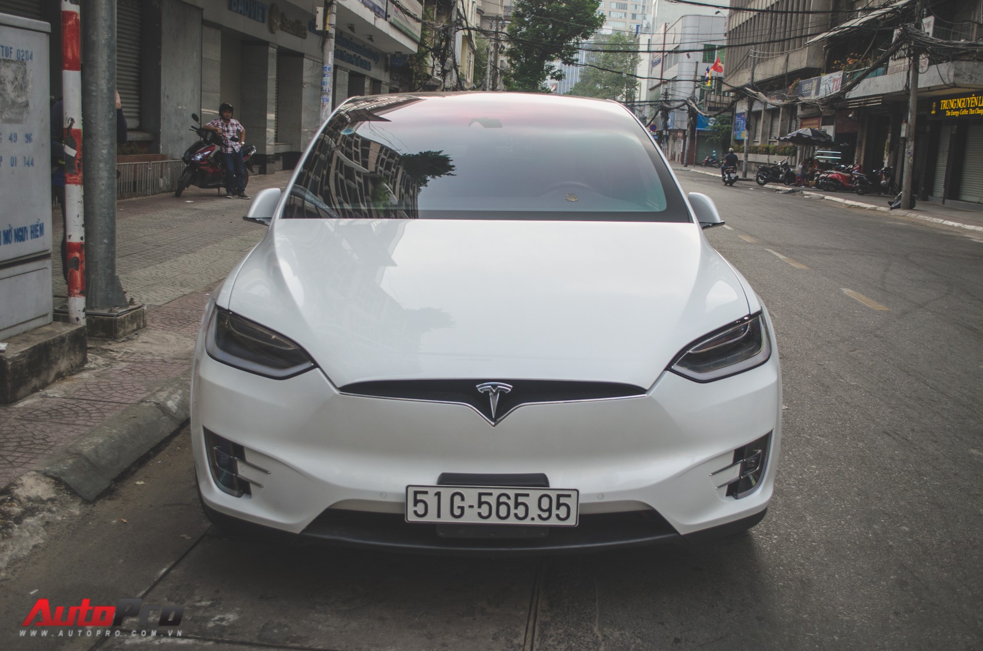 Cận Cảnh Chiếc Xe điện Tesla Model X P90d đầu Tiên Về Việt Nam