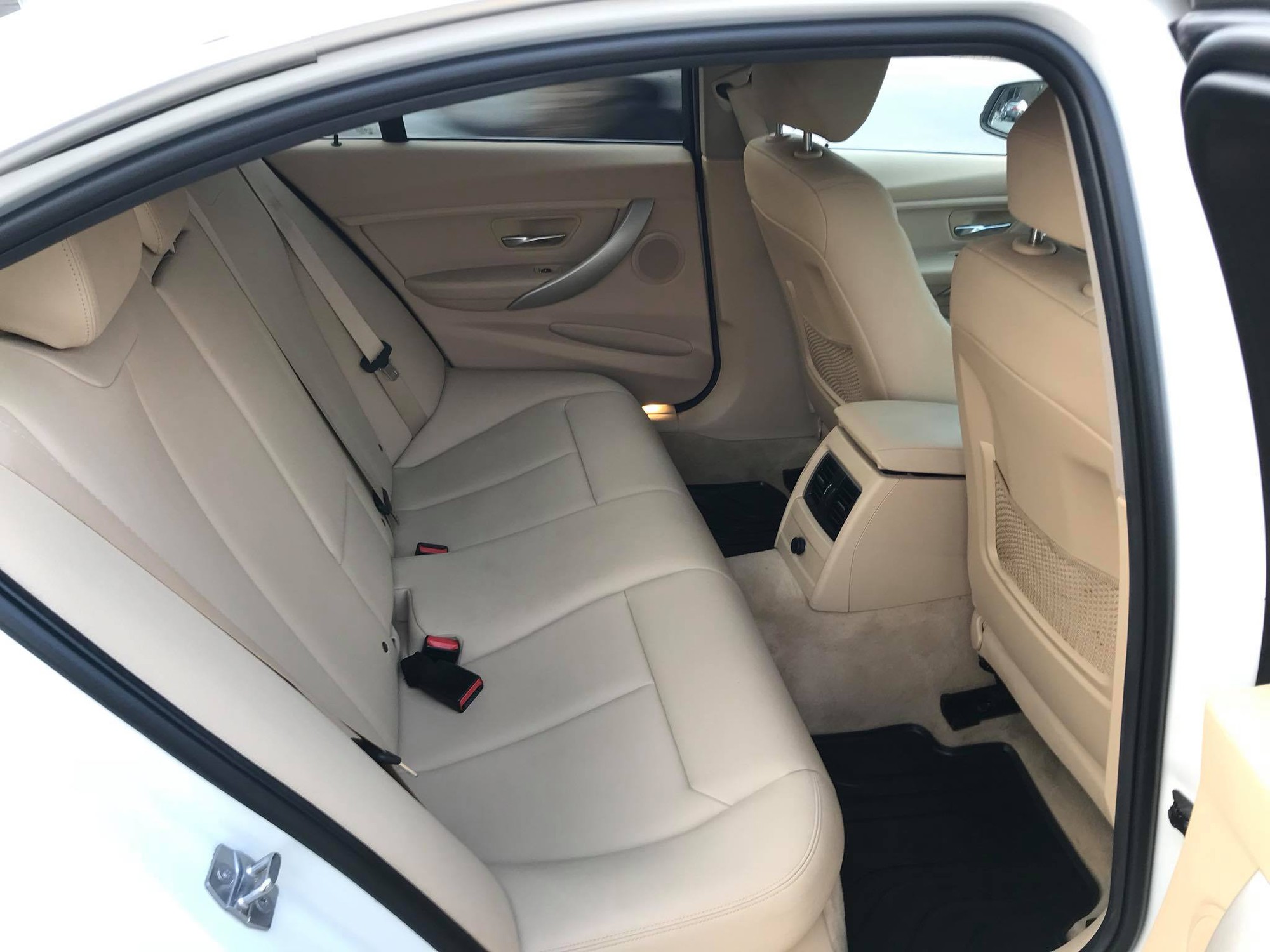 BMW 320i 2016 lăn b&aacute;nh 25.000km rao b&aacute;n lại gi&aacute; hơn 1,1 tỷ đồng - Ảnh 9.