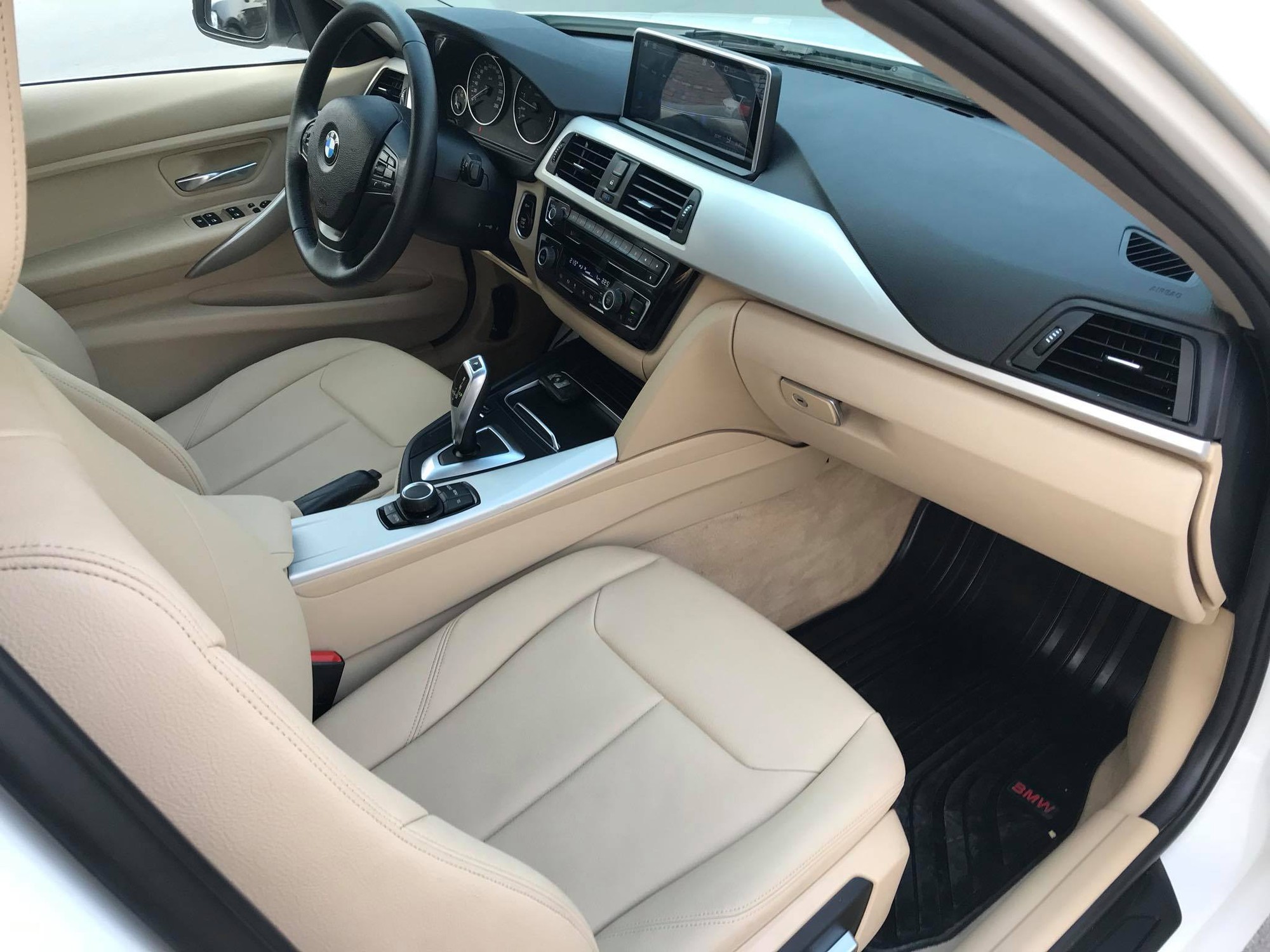 BMW 320i 2016 lăn b&aacute;nh 25.000km rao b&aacute;n lại gi&aacute; hơn 1,1 tỷ đồng - Ảnh 8.