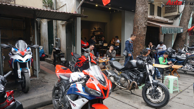 Dàn xe mô tô phân khối lớn của biker Hà Nội tụ họp dịp đầu năm - Ảnh 1.