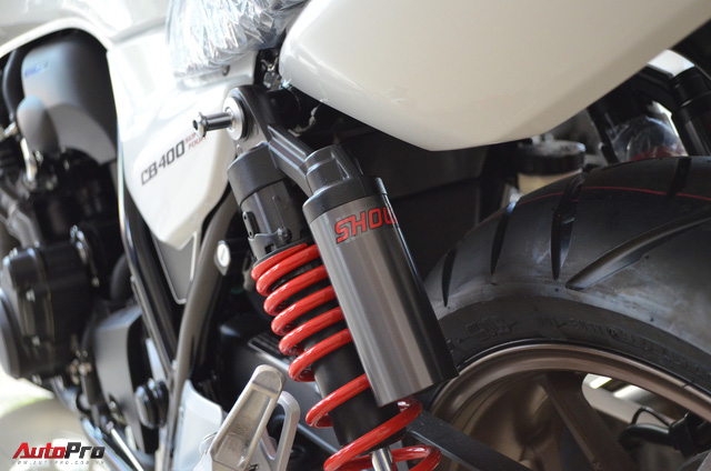 Chi tiết Honda CB400 Super Four bản đặc biệt tại Việt Nam, giá gần 400 triệu đồng - Ảnh 13. Chi tiết Honda CB400 Super Four bản đặc biệt tại Việt Nam, giá gần 400 triệu đồng - Ảnh 13.
