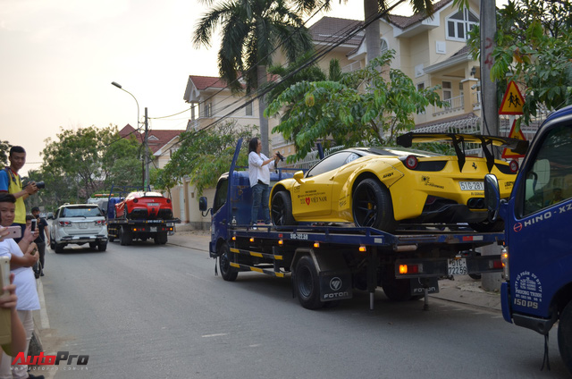 Đoàn siêu xe tại Sài Gòn bắt đầu lên xe chuyên dụng tiến về Hà Nội - Ảnh 5. Đoàn siêu xe tại Sài Gòn bắt đầu lên xe chuyên dụng tiến về Hà Nội - Ảnh 5.