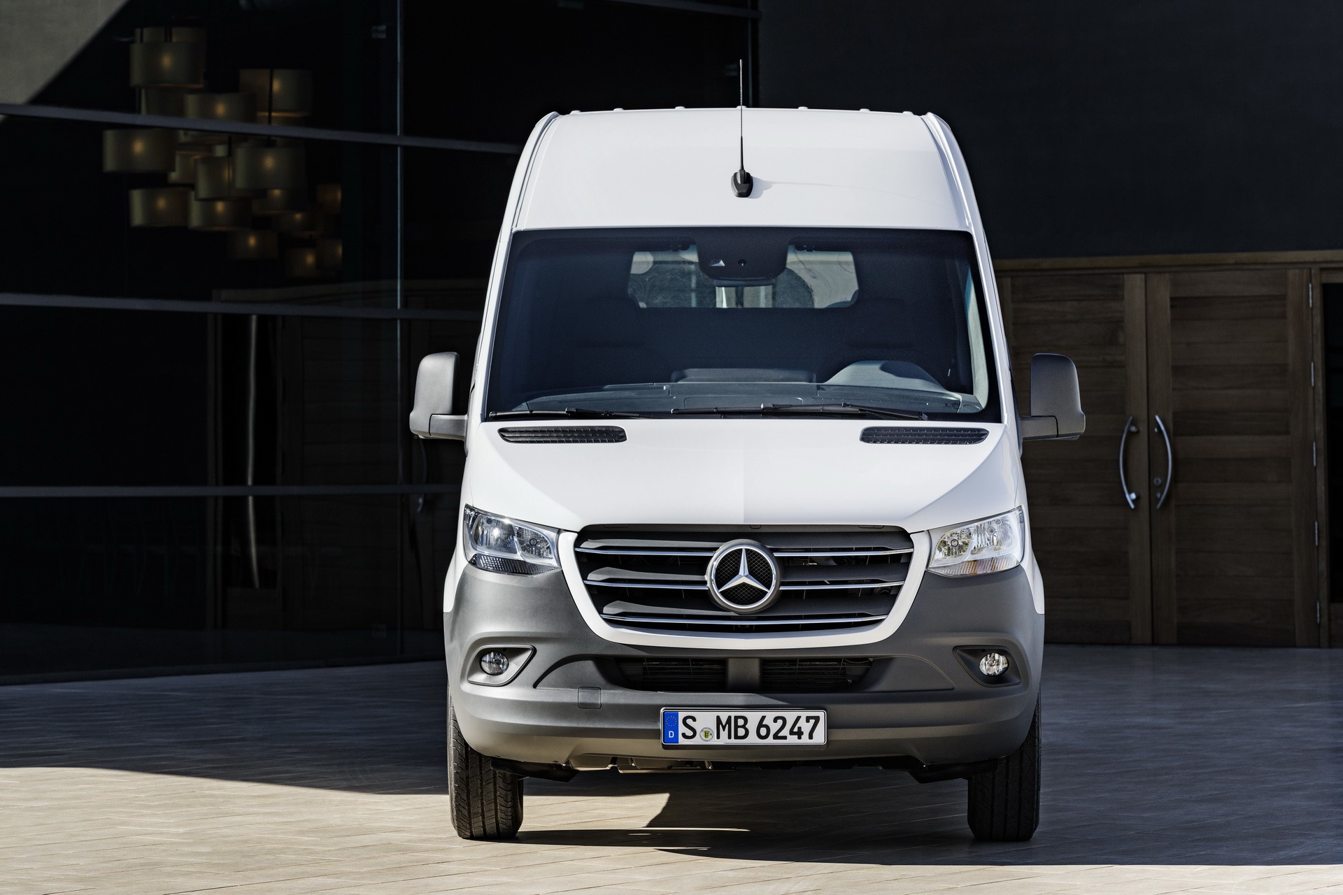 Mercedes-Benz Sprinter thế hệ mới chính thức trình làng