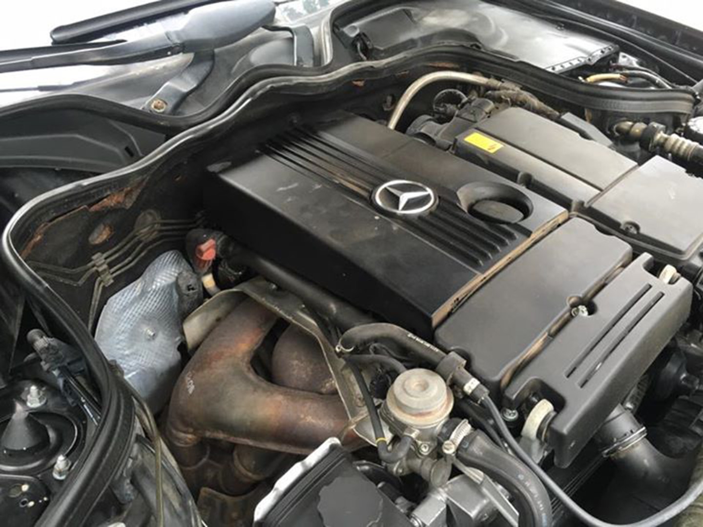 Mercedes-Benz E200 đi 14 năm bán lại được bao nhiêu?