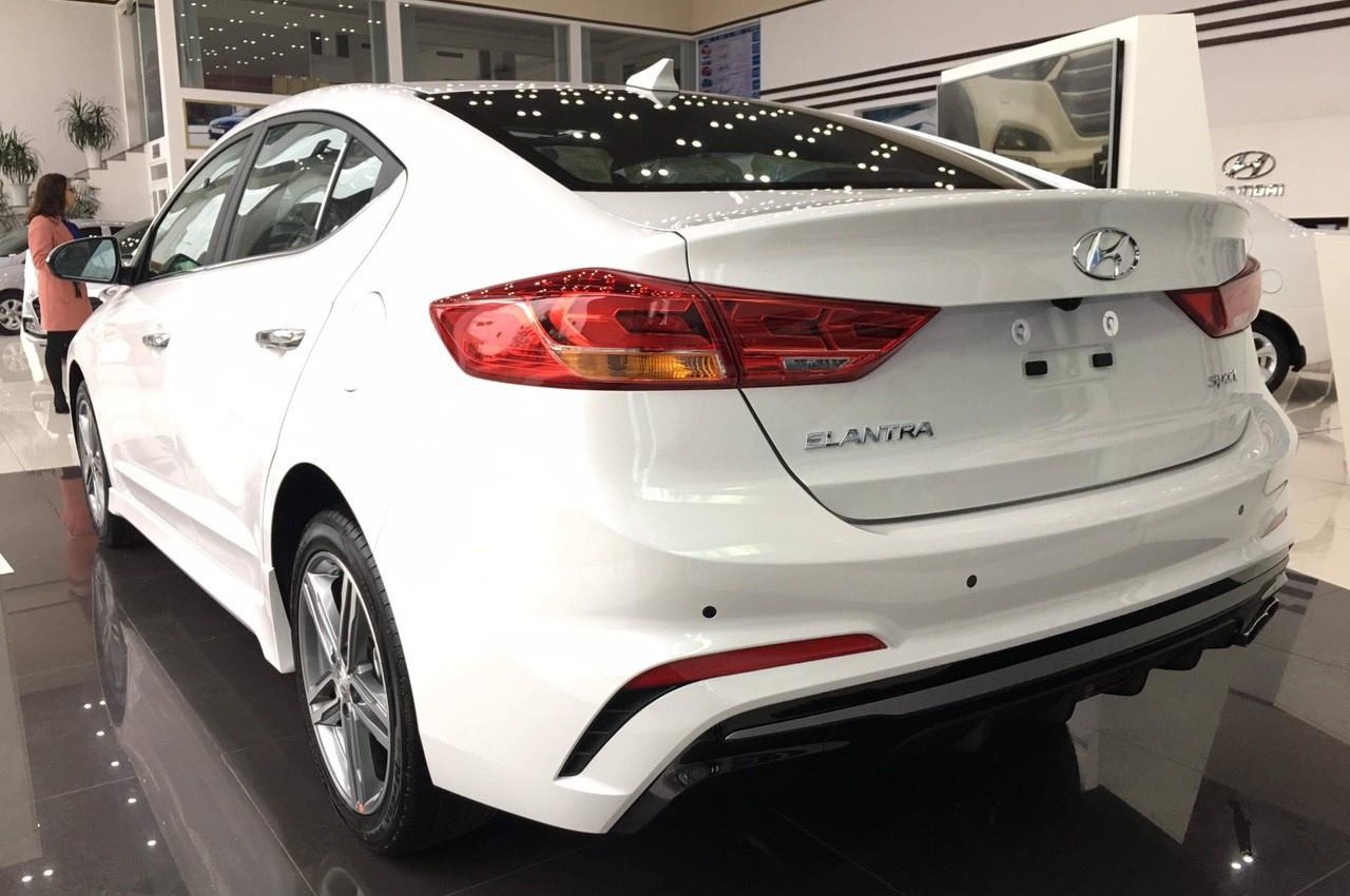 Chủ xe Hyundai Elantra 2018 MT cũ hối hận khi mua bản số sàn dù cho rằng  mua xe cũ là hợp lý