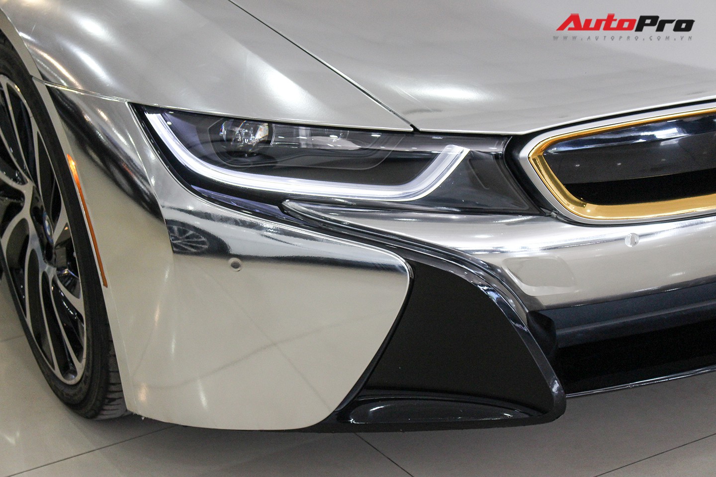 BMW i8 dán decal chrome bạc độc nhất Việt Nam rao bán lại giá 3,9 tỷ đồng - Ảnh 8. BMW i8 dán decal chrome bạc độc nhất Việt Nam rao bán lại giá 3,9 tỷ đồng - Ảnh 8.