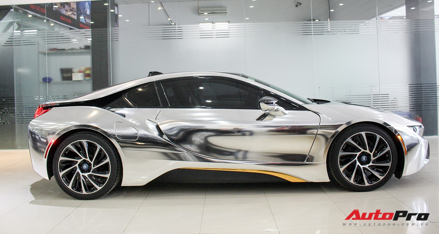 BMW i8 dán decal chrome bạc độc nhất Việt Nam rao bán lại giá 3,9 tỷ đồng - Ảnh 2. BMW i8 dán decal chrome bạc độc nhất Việt Nam rao bán lại giá 3,9 tỷ đồng - Ảnh 2.