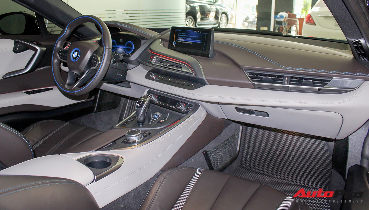 BMW i8 dán decal chrome bạc độc nhất Việt Nam rao bán lại giá 3,9 tỷ đồng - Ảnh 23. BMW i8 dán decal chrome bạc độc nhất Việt Nam rao bán lại giá 3,9 tỷ đồng - Ảnh 23.