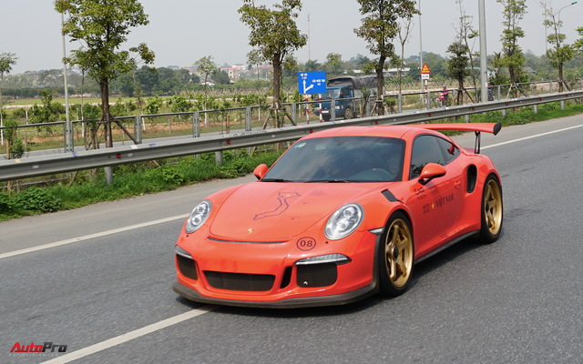 Pha drift Porsche GT3 RS của Cường Đô la là video thu hút lượt xem lớn nhất trong tuần qua - Ảnh 1.