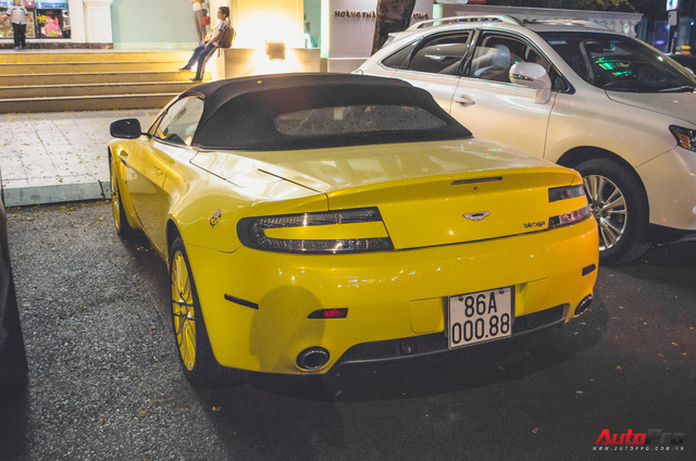 Hàng hiếm Aston Martin Vantage Roadster vàng “từ đầu đến chân” tại Sài Gòn - Ảnh 6.