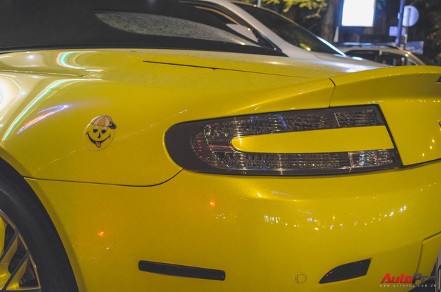 Hàng hiếm Aston Martin Vantage Roadster vàng “từ đầu đến chân” tại Sài Gòn - Ảnh 8.