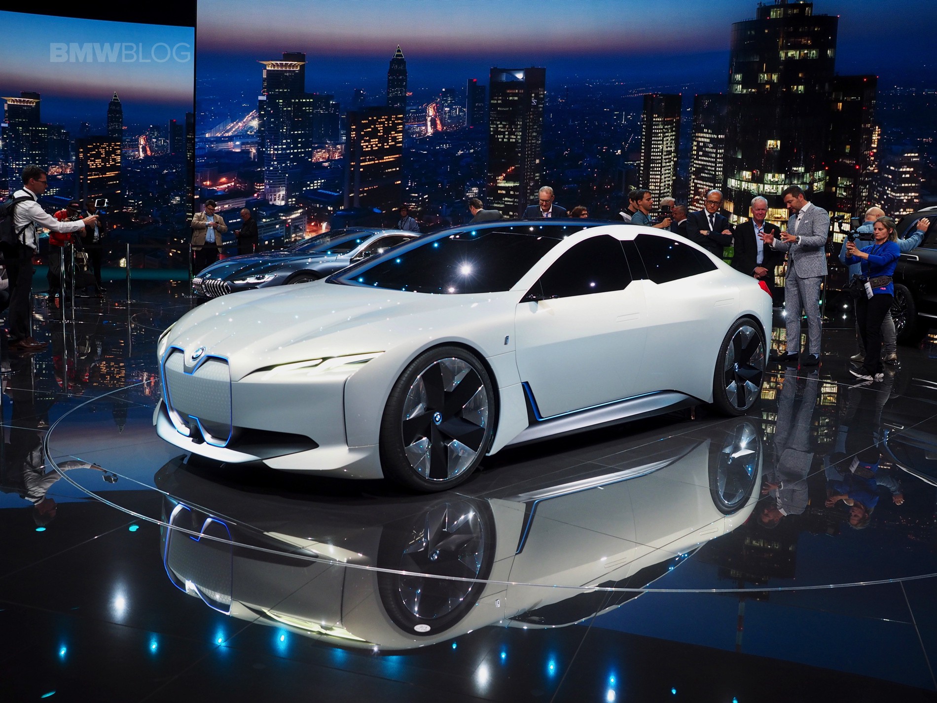 Четыре новые машины. БМВ i4 2021. BMW i4 Concept. Электрокар BMW i4. BMW i4 Concept 2020 Vision.