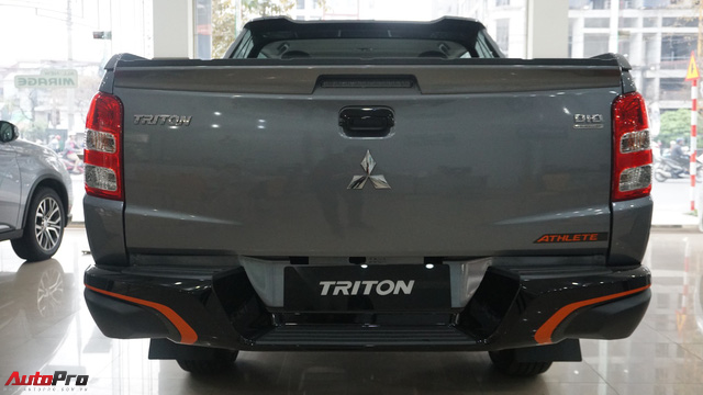 Đối thủ Ford Ranger Wildtrak - Mitsubishi Triton Athlete xuất hiện sớm tại đại lý - Ảnh 8.