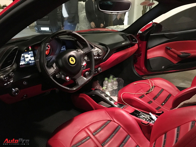Ca sĩ Tuấn Hưng chăm sóc siêu xe Ferrari 488 GTB trong đêm trước ngày từ Sapa về Hà Nội - Ảnh 5. Ca sĩ Tuấn Hưng chăm sóc siêu xe Ferrari 488 GTB trong đêm trước ngày từ Sapa về Hà Nội - Ảnh 5.