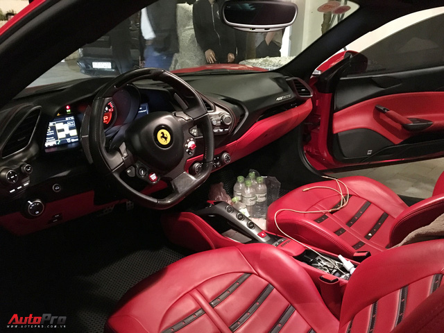 Ca sĩ Tuấn Hưng chăm sóc siêu xe Ferrari 488 GTB trong đêm trước ngày từ Sapa về Hà Nội - Ảnh 5.