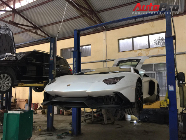 Lamborghini Aventador độ bodykit bản đặc biệt bất ngờ xuất hiện tại Hà Nội - Ảnh 2.