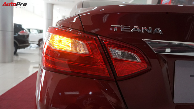 Cạnh tranh Toyota Camry, Nissan Teana nhập khẩu giảm giá gần 300 triệu đồng chỉ sau 3 tháng - Ảnh 8.