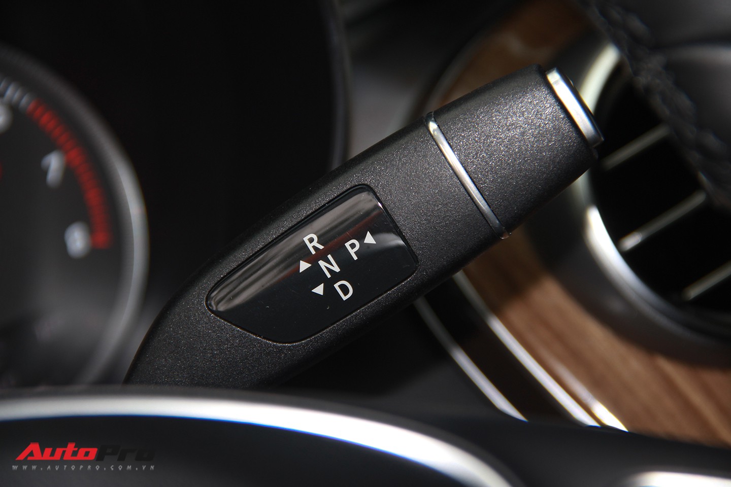 Mercedes-Benz C250 Exclusive 2016 lăn b&aacute;nh hơn 13.000 km được định gi&aacute; 1,43 tỷ đồng - Ảnh 19.