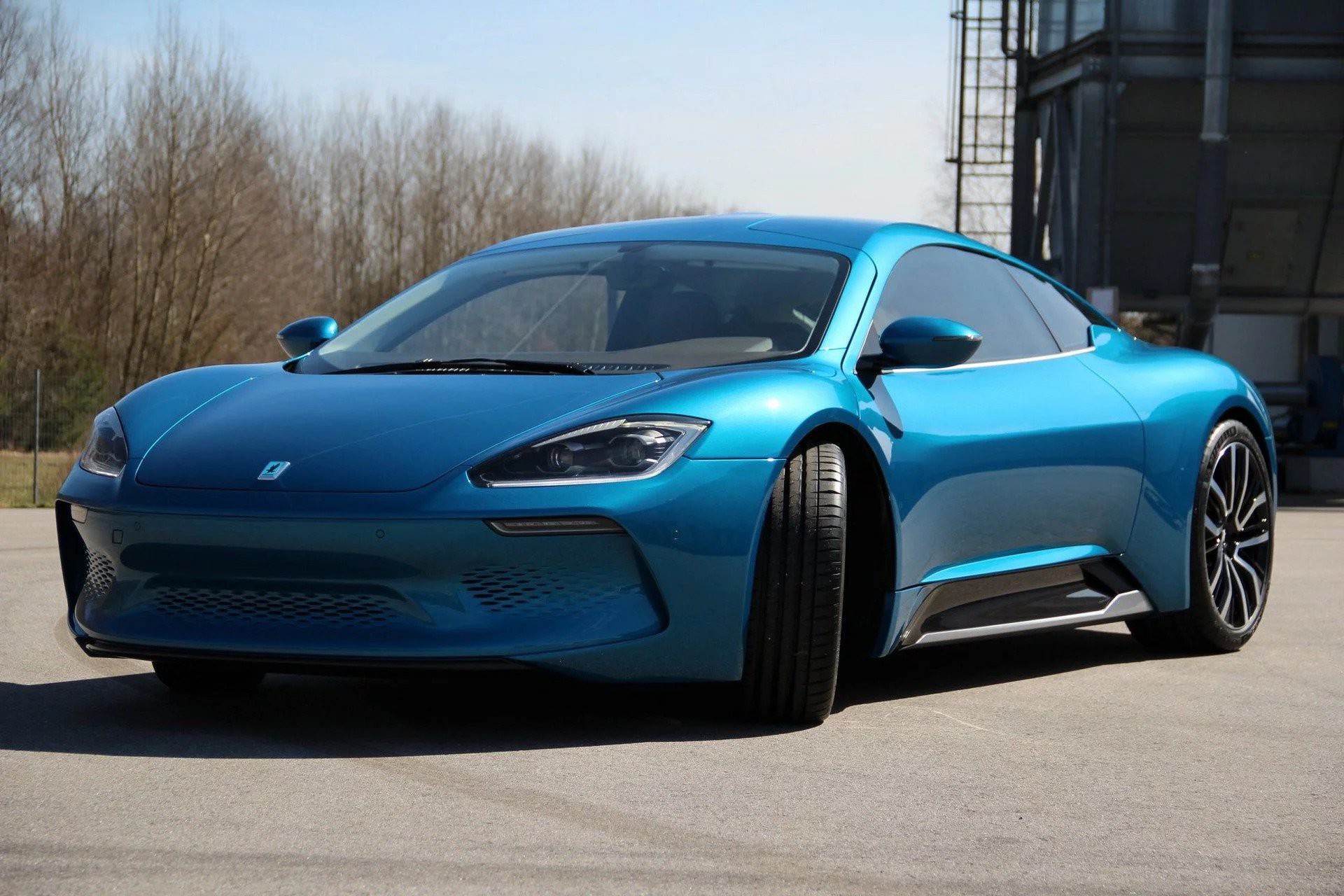 Siêu xe Đức bí ẩn Isdera Commendatore GT Electric Gullwing Coupe chuẩn
