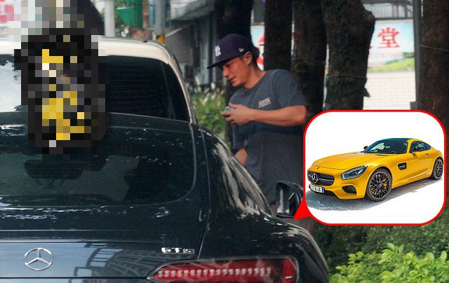 Tậu siêu xe mới trị giá 28 tỷ, Hoắc Kiến Hoa lộ khoảnh khắc quê độ khi chưa quen mở cửa xe - Ảnh 2. Tậu siêu xe mới trị giá 28 tỷ, Hoắc Kiến Hoa lộ khoảnh khắc quê độ khi chưa quen mở cửa xe - Ảnh 2.