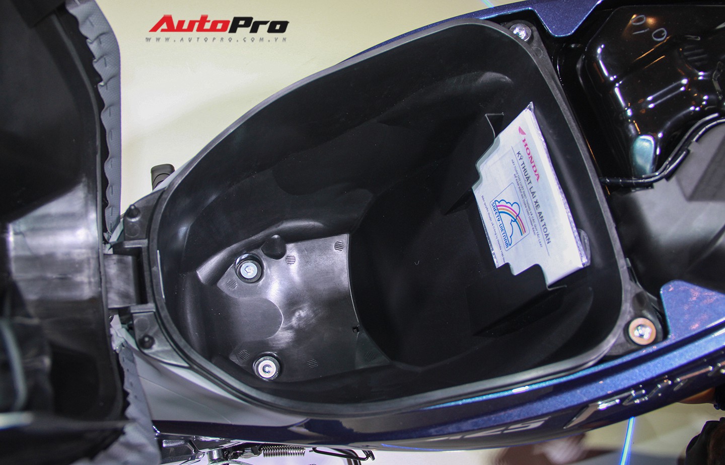 Chi tiết Honda Future 2018 gi&aacute; từ 30,2 triệu, xe số đầu ti&ecirc;n trang bị đ&egrave;n pha LED tại Việt Nam - Ảnh 21.