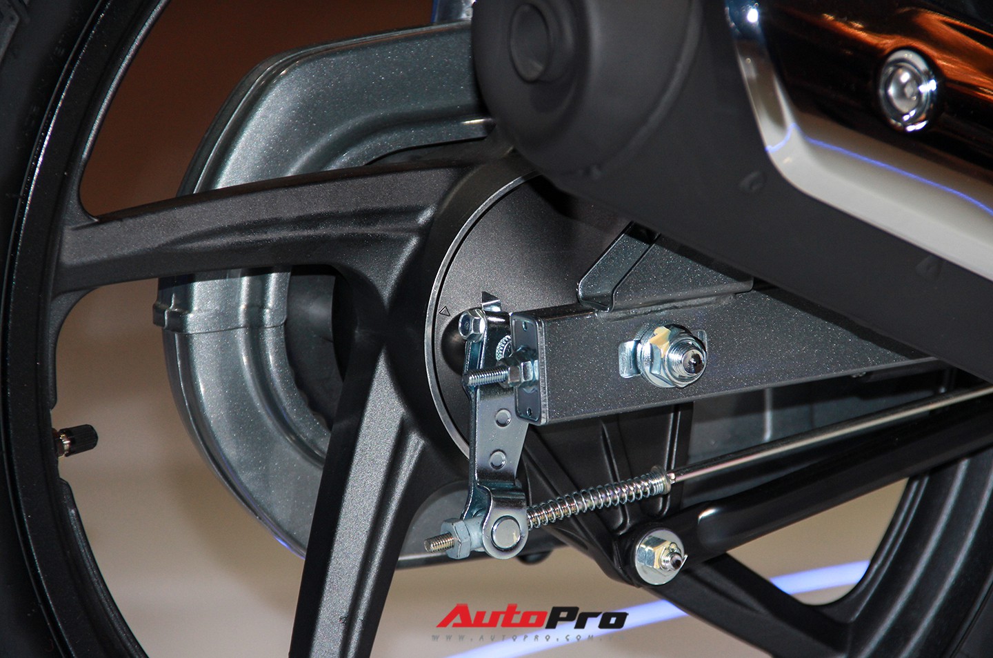 Chi tiết Honda Future 2018 gi&aacute; từ 30,2 triệu, xe số đầu ti&ecirc;n trang bị đ&egrave;n pha LED tại Việt Nam - Ảnh 16.