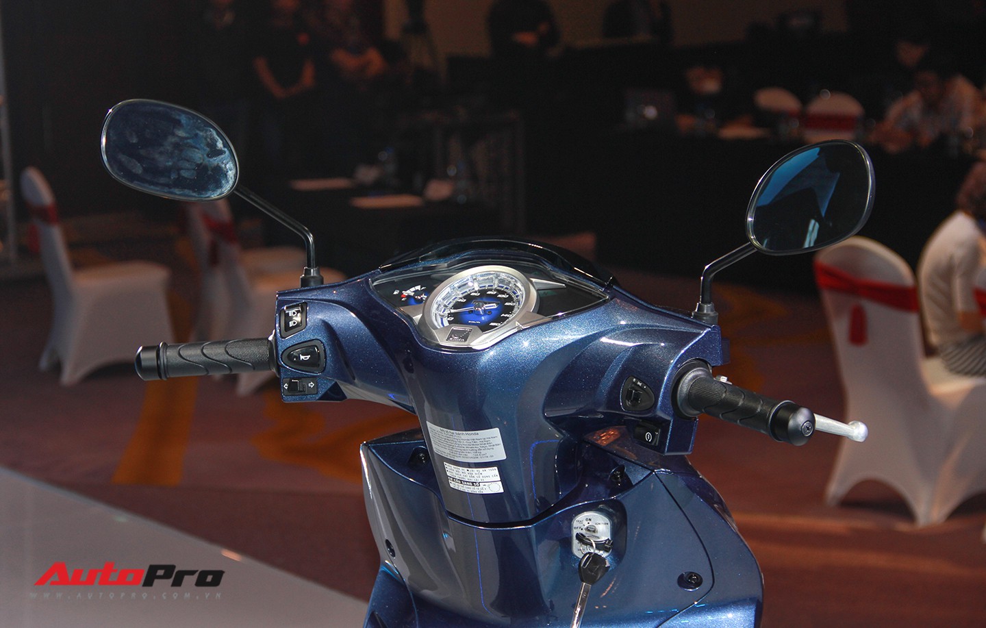 Chi tiết Honda Future 2018 gi&aacute; từ 30,2 triệu, xe số đầu ti&ecirc;n trang bị đ&egrave;n pha LED tại Việt Nam - Ảnh 6.