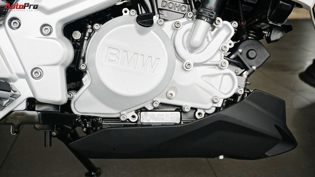 Cạnh tranh Yamaha MT-03, BMW G310R chốt giá cao hơn đối thủ 50 triệu đồng - Ảnh 5.