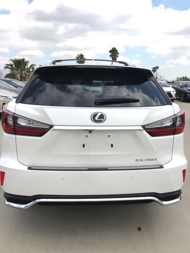 Lexus RX350L 2018 được chào bán giá gần 5 tỷ đồng tại Việt Nam
