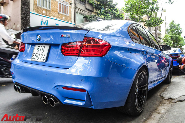 BMW M3 màu xanh Yas Marina độ carbon hàng độc lăn bánh trên phố Sài Gòn - Ảnh 11.