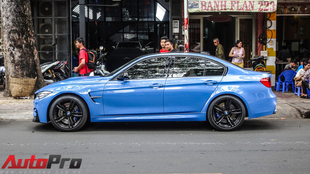 BMW M3 màu xanh Yas Marina độ carbon hàng độc lăn bánh trên phố Sài Gòn - Ảnh 12.