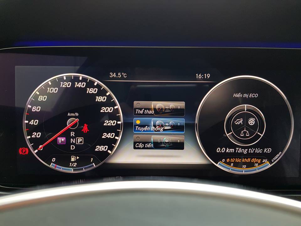 Mercedes Benz hợp tác với Pebble và chuẩn bị ra mắt đồng hồ thông minh kết nối với xe hơi