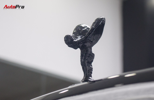 Bên trong Rolls-Royce Wraith Black Badge thứ 2 tại Việt Nam có gì? - Ảnh 2.