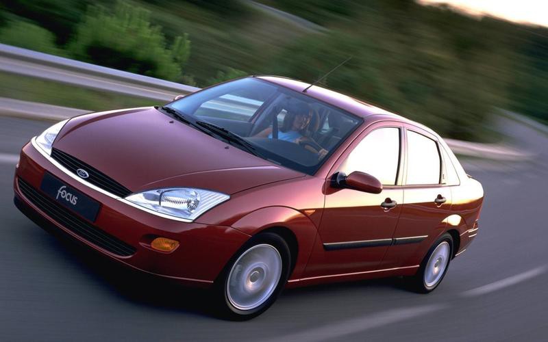 Mirando hacia atrás en el año histórico de Ford Focus antes del lanzamiento de la nueva generación focus ghia 2002 Mirando hacia atrás en el año histórico de Ford Focus antes del lanzamiento de la nueva generación