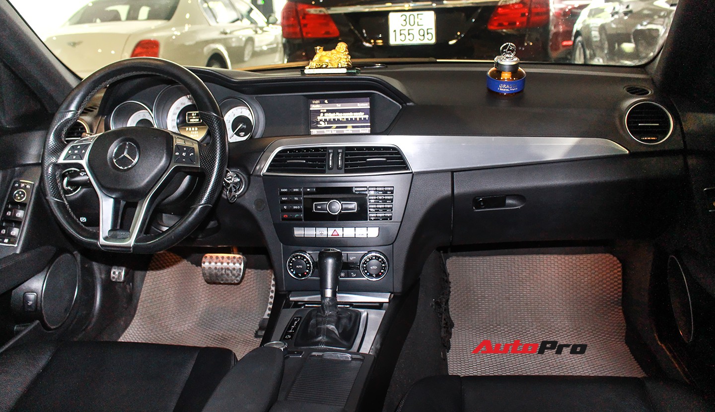 Mercedes-Benz C300 AMG 2010 đi hơn 100.000km rao bán lại giá gần 700 triệu đồng - Ảnh 12. Mercedes-Benz C300 AMG 2010 đi hơn 100.000km rao bán lại giá gần 700 triệu đồng - Ảnh 12.