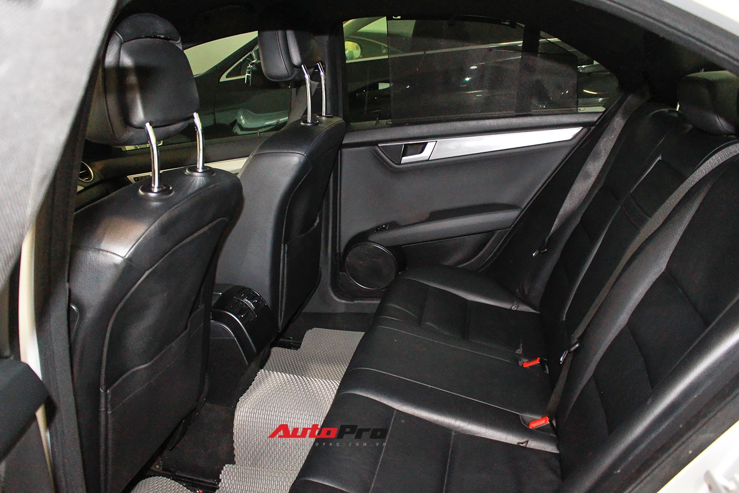 Mercedes-Benz C300 AMG 2010 đi hơn 100.000km rao bán lại giá gần 700 triệu đồng - Ảnh 19. Mercedes-Benz C300 AMG 2010 đi hơn 100.000km rao bán lại giá gần 700 triệu đồng - Ảnh 19.