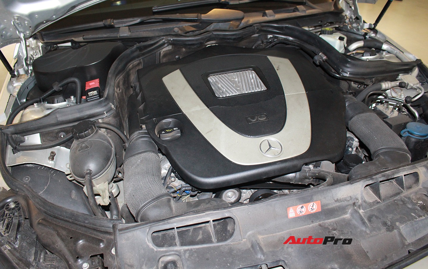 Mercedes-Benz C300 AMG 2010 đi hơn 100.000km rao bán lại giá gần 700 triệu đồng - Ảnh 13. Mercedes-Benz C300 AMG 2010 đi hơn 100.000km rao bán lại giá gần 700 triệu đồng - Ảnh 13.