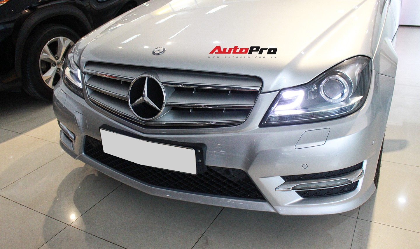 Mercedes-Benz C300 AMG 2010 đi hơn 100.000km rao bán lại giá gần 700 triệu đồng - Ảnh 3. Mercedes-Benz C300 AMG 2010 đi hơn 100.000km rao bán lại giá gần 700 triệu đồng - Ảnh 3.