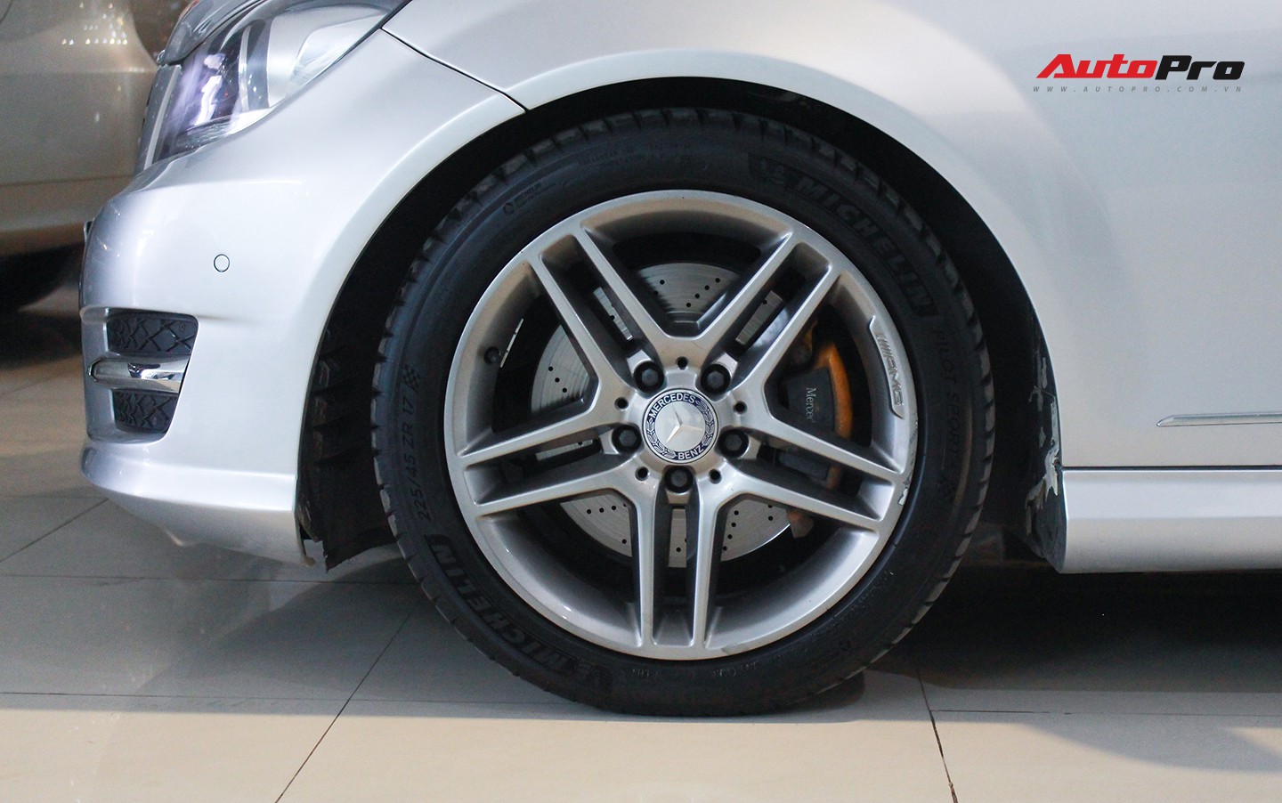 Mercedes-Benz C300 AMG 2010 đi hơn 100.000km rao bán lại giá gần 700 triệu đồng - Ảnh 8. Mercedes-Benz C300 AMG 2010 đi hơn 100.000km rao bán lại giá gần 700 triệu đồng - Ảnh 8.